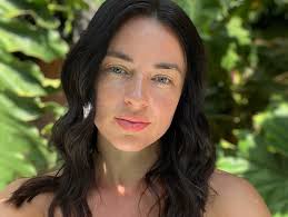 Life comes full circle in a carousel of possibilities 💋 There's pain,  There's games, No shame, No blame 🙈 🙉 🙊 Let the good ones in your life  💫 #nextphase #hearnoevil #seenoevil #