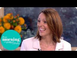 Doctor foster is a bbc one television drama series that was first broadcast on 9 september 2015. Doctor Foster Serie 2 Suranne Jones Insinua Dejar De Fumar Suranne Jones Dr Foster Female News Anchors