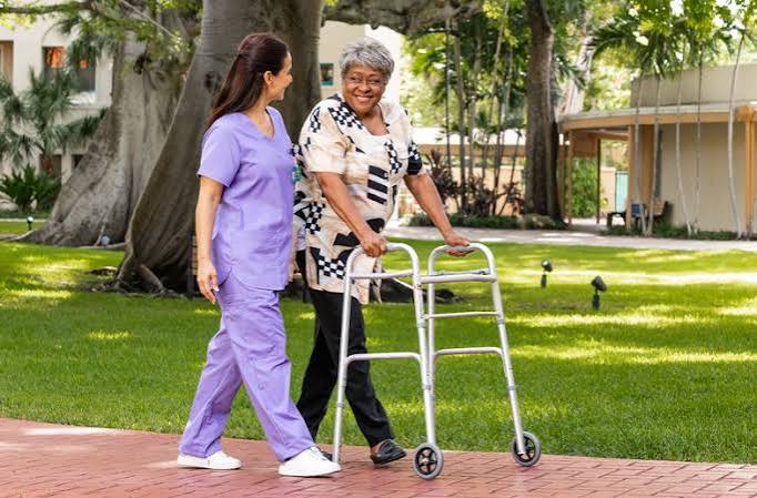 What to Look for When Choosing an Assisted Living Facility - Miami Jewish Health