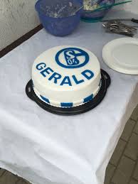 Jetzt ausprobieren mit ♥ chefkoch.de ♥. Fondant Cake Schalke 04 Schalke Torte Partyessen Backen