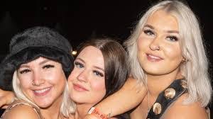 Adrian Sparkes's Instagram, Twitter & Facebook