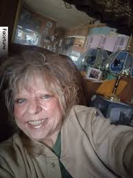 Hello, I'm Lauren and something to know about me is I am 75 and live in a 1  bdrm apt. I have been downsizing and love seeing what others do. 😊