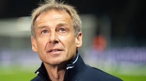 In england gibt es gerüchte über ein comeback von mauricio pochettino bei tottenham. Klinsmann Bringt Sich Erneut Als Tottenham Trainer Ins Spiel Premier League Newsticker Sportschau De