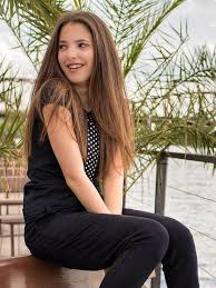 Maybe you would like to learn more about one of these? Sara Sandeva Fotka
