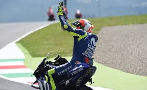 Valentino rossi has already resumed training at the ranch, along with his brother luca marini and with franco morbidelli , who also resides in tavullia and is also able to get back on the dirt track. Motogp Yamaha Valentino Rossi Non E Ancora Guarito Dal Covid Oggi Nuovo Test