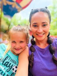 Elizabeth Bechtel (@elizbechtel) • Instagram photos and videos