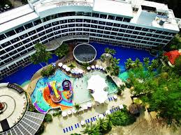 Walking through the hotel to the outdoors, you are immediately immersed in the sense of fun that permeates through the atmosphere. Hard Rock Hotel Penang Accommodation