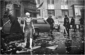 This volume documents the first exhibition curated by peter lindbergh himself shortly before his untimely death. Peter Lindbergh Untold Stories Www Ruediger Damke Schaumburg De