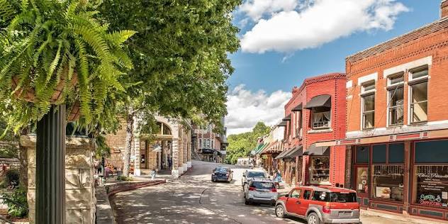 What Should You Do in Eureka Springs This Summer?