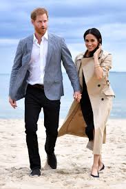 Meghan Markle And Prince Harry Make A Quick Outfit Change To Hit The Beach In Australia Prince Harry Wedding Prince Harry Prince Harry And Meghan
