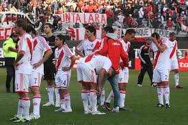 Colgaron pasacalles en san vicente por el descenso de river. Esonfoxfvjlmem