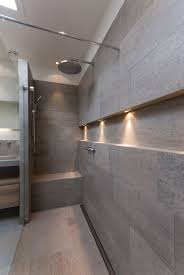 Horizontale Nis Met Halogeenspots Made By Tegelhuis Badkamers En Tegels Badezimmer Waschtische Badezimmer Neues Bad