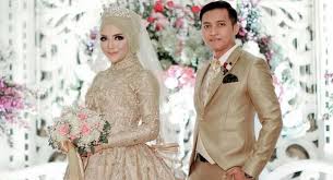 Tips memilih kebaya warna peach pesan jual baju. Makna Di Balik Warna Busana Pengantin Mom Sudah Tahu Okemom