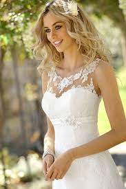 Jetzt informieren und termin vereinbaren! Verspielte Spitze Und Aufwendige Applikation Brautkleid Von Ladybird Lacedress Laceweddingdresses Ladybird Kleider Hochzeit Brautkleid Brautmode