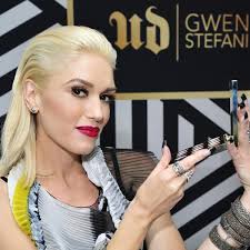 Gwen stefani and blake shelton on 'the voice'. Gwen Stefani S Nude Makeup Yes Or No Beautygeeks