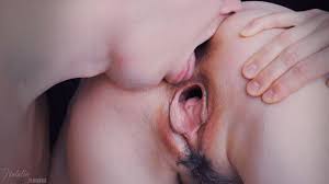 细心舔舐嫩菊和蜜穴，超级湿润的自然高潮