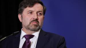 Coronavirus Robin Swann Calls On Ni Executive To Reconsider Face Coverings Policy Bbc News