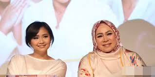 Kabar tidak sedap menerpa penyanyi cantik nissa sabyan, yang dituding sebagai pelakor dalam rumah tangga keyboardis bandnya sendiri. Gita Gutawa Dikabarkan Akan Menikah Ini Kata Melly Goeslaw Kapanlagi Com