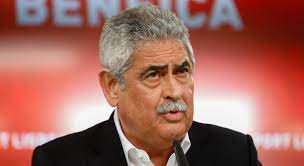 Se vieira tivesse mais amor ao benfica do que à sua pele, já teria apresentado a sua demissão da presidência do clube. Luis Filipe Vieira Renuncia A Presidencia Do Benfica