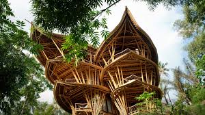 La Merveilleuse Maison En Bambou D Elora Hardy A Bali Architecture En Bambou Construction En Bambou Maison Ecologique