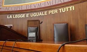 In seguito all'approvazione della riforma del processo penale al senato, è stata organizzato un flash mob proclamato dall'unione camere penali italiane, che vede l'astensione degli avvocati dalle udienze e da ogni attività giudiziaria per protestare contro alcuni punti importanti della riforma orlando e. Riforma Del Processo Penale Le Novita Piu Importanti