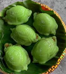 Panaskan minyak goreng di wajan. Resep Aneka Jajan Pasar Kue Ku Kue Tok Resep 250gr Tep Ketan 75gr Tep Tangmien 400ml Air Dan Endapan Pandan 3sdm Gula 4sdm Minyak Makan 25 50ml Santan Kental Boleh Skip