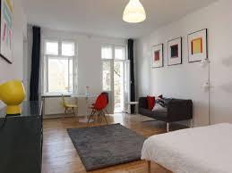Modernisierte einzimmerwohnung auf der schönhauser allee. 1 Zimmer Wohnung Mieten In Prenzlauer Berg Spotahome