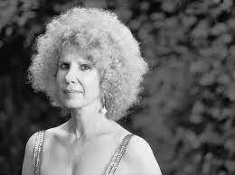 En busca de su mejor imagen la duquesa de alba fue cambiando su fisonomía estética de acuerdo a gustos y necesidades. Cayetana De Alba Su Vida Y Fotos