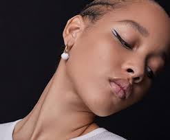 Sie greifen von vereinigte staaten von amerika aus auf diese seite zu. Complexion Eye And Lip Makeup Look And Tutorial From The Dior Runway Show Dior Dior