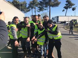 Aline Le Bail Kremer Les Gilets Jaunes Et Les Vrp De La Haine Habituelle La Regle Du Jeu Litterature Philosophie Politique Arts
