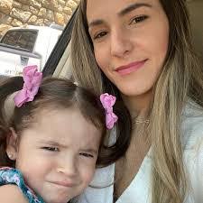 Deborah Gomes's Instagram, Twitter & Facebook