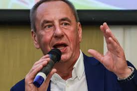 DRAGON BOAT GATHERING (From left) Dr. Wai-Hung Luk. ICF Dragon Boat  Commission Chairman, Hon. Lucilo Bayron, Puerto Princesa City Mayor,  Leonora Escollante, Philippine Canoe Kayak & Dragon Federation President,  and Thomas Konietzko,