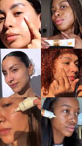 Your glow, your way with Anthelios Glow Sunscreen SPF 35. ✨ Use alone or as  a primer to enhance your makeup routine. Available in 2 flexible shades