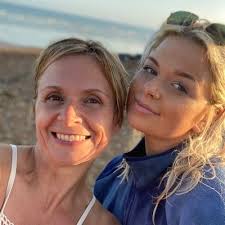 Natasha Groves (@GrovesNatasha)