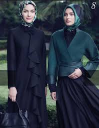 Tugba Collection Hijab Loving The Coat With The Lovely Frills Beautiful Stylish Moda Stilleri Mutevazi Moda Kiyafet