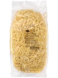 Ponete nella casseruola i pomodori pelati, la crosta di parmigiano raschiata, un pizzico di noce moscata, un pezzettino di anice stellato, pepe nero macinato al momento, un paio di chiodi di garofano pestati leggermente nel mortaio. Pasta Tagliata Tagliatelle Verdi Nase Klasje