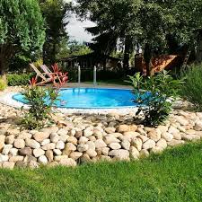 Urlaubsgefuhl Fur Zu Hause Bei Der Landschaftsgestaltung In Einem Schwimmbad Sind Kreativitat Gefragt Bei Backyard Pool Pool Landscaping Diy Swimming Pool