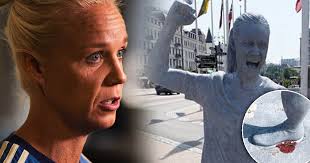 Verified account segercaroline photos shared recently. Caroline Segers Staty Vandaliserad Nu Gar Svenska Vm Hjalten Till Hard Motattack