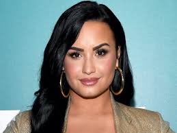 Demi lovato is set to discuss issues from social activism to lgbtq issues on her upcoming podcast 4d with demi lovato. Demi Lovato S New Butterfly Manicure Proves Nail Art Looks Awesome On Short Nails Allure