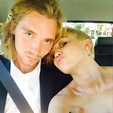 Miley Cyrus' Mystery Date at the 2014 MTV Video Music Awards Revealed!