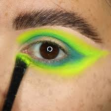 Neon Toot Toot Just A Lil Toot Toot Song Is Doin It Right K D Remix Honestly Just Drench Me In Neon Pigments And I Ll Best Eyeliner Perfect Eyeliner Eyeliner