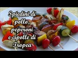 Spiedini di pollo in padella. Spiedini Di Pollo Peperoni E Cipolle Di Tropea Youtube