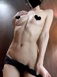 小まいぬ 割れた腹筋がセクシーな裏垢女子のエロ自撮りがたまらん | 肉感美ガール