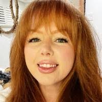 Kelly Esparza's Instagram, Twitter & Facebook