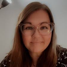 Angela Weis's Instagram, Twitter & Facebook