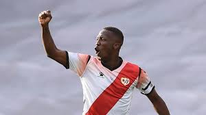 Decisive hours pass to define the situation of luis advíncula.the peruvian, one of the objectives of boca juniors, appeared this monday to undergo the medical tests of vallecano ray, in the ciudad de deportiva of the madrid team, with a view to the new season. Boca Juniors Pone Fecha Limite Para Decidir El Fichaje Del Peruano Luis Advincula La Vision