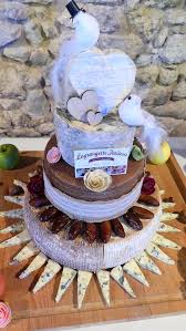 Pyramide De Fromages Specialite Du Chef Pascal Sagot De Lagrangette Traiteur Creation Unique Selon Le Nombre D Invites Repas Insolite Traiteur Vin Et Fromage