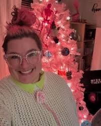 I'm here to say a HUGE THANK YOU to everyone who supported my small, queer  business this season!! 🌈🎄🫶🏻 If you've been paying attention to the  folks who own the small businesses