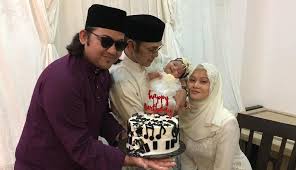 Katanya, buat masa ini, datin zai izzati khiruddin, 25, yang hamil enam bulan tidak mempunyai sebarang alahan atau mengidam. Tahniah Jamal Abdillah Timang Anak Keempat Pada Usia 61 Tahun