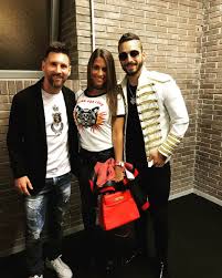 Настя каменских показала фото с maluma. Leo Messi On Twitter Leo Messi And His Wife Anto With Maluma Colombian Singer Wearemessi